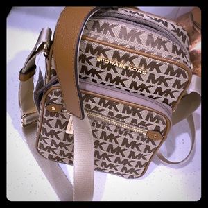 BRAND NEW MICHAEL KORS BEDFORD ZIP SATCHEL